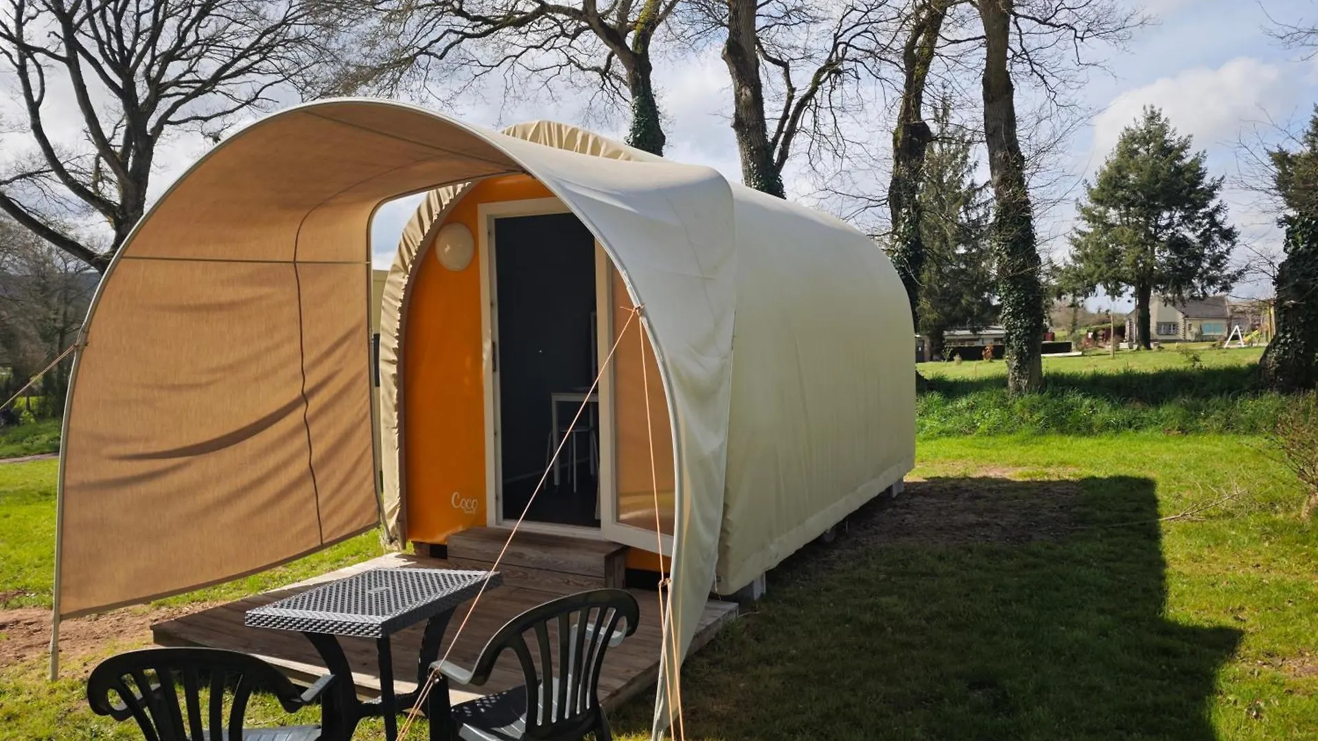 Camping Le Val Aux Fees - Broceliande Concoret 0*,