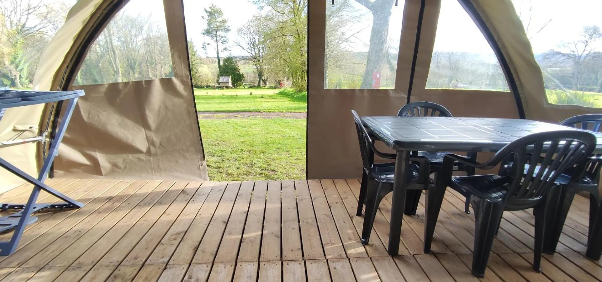 Camping Le Val Aux Fees - Broceliande Concoret 0*,