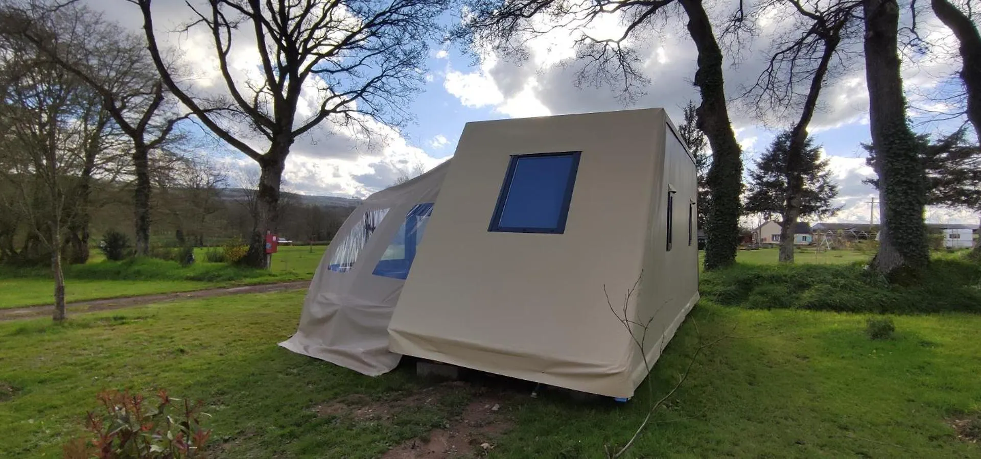 Camping Le Val Aux Fees - Broceliande Concoret