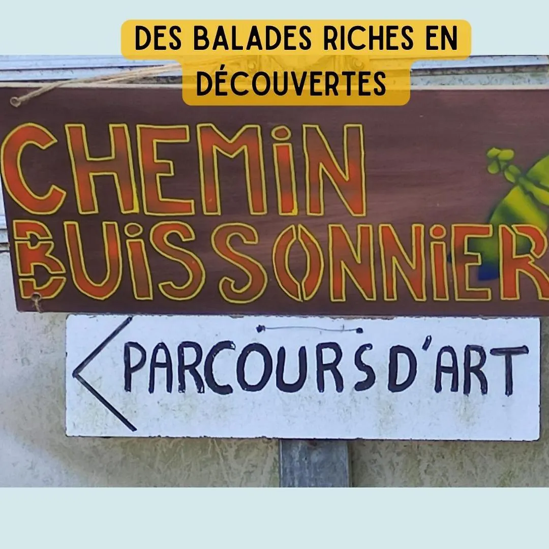 Camping Le Val Aux Fees - Broceliande Concoret Campsite