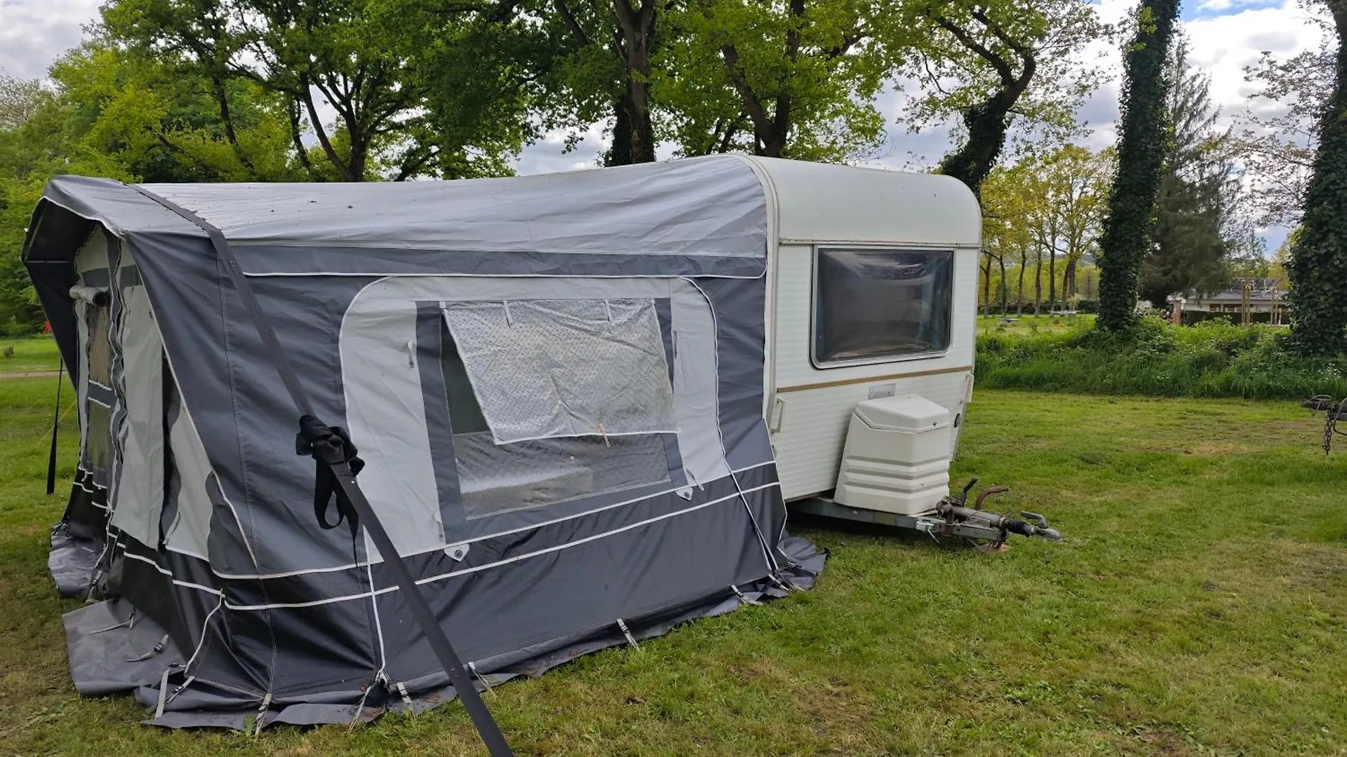 Campsite Camping Le Val Aux Fees - Broceliande Concoret