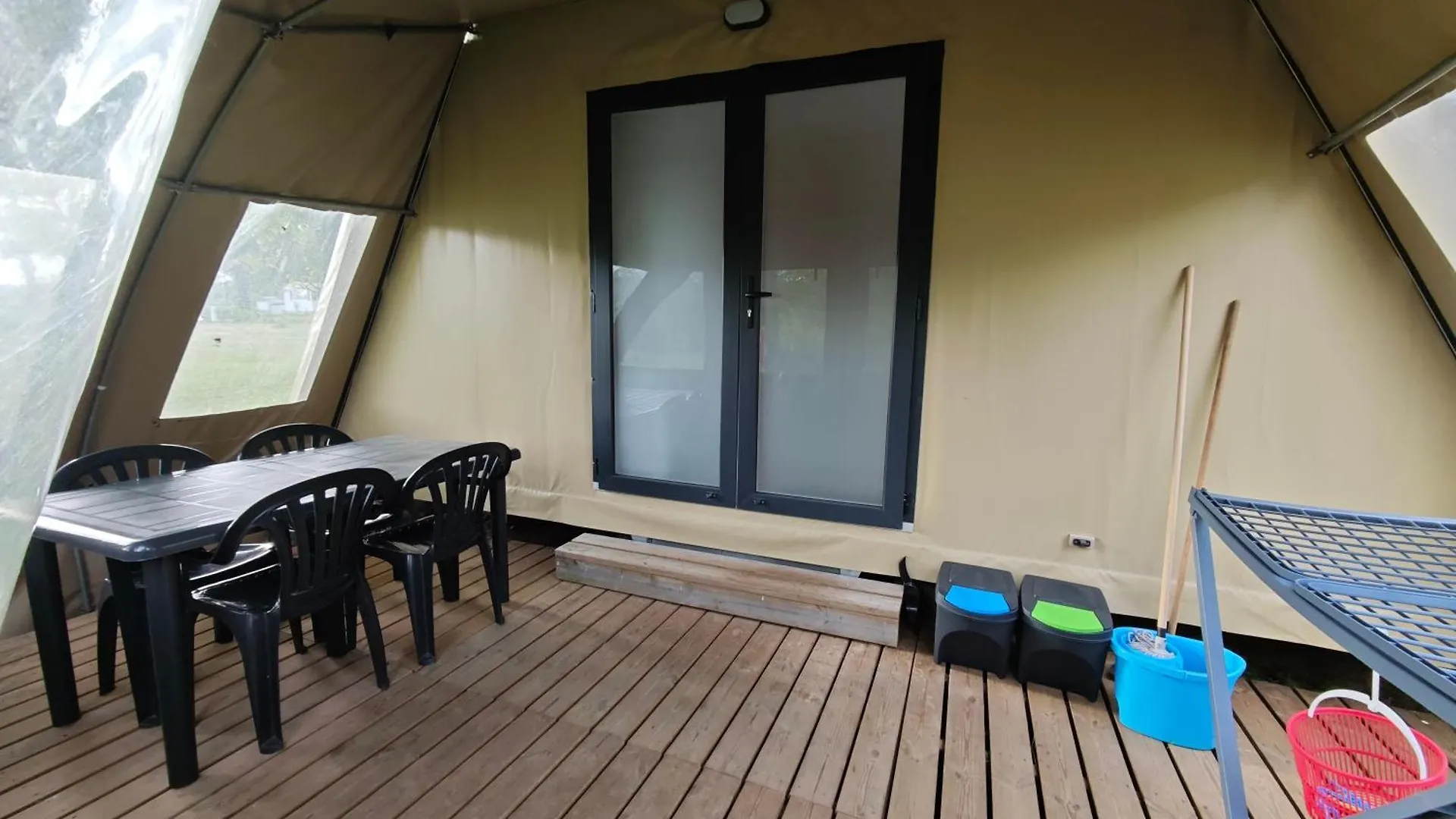 Camping Le Val Aux Fees - Broceliande Concoret 0*,  France
