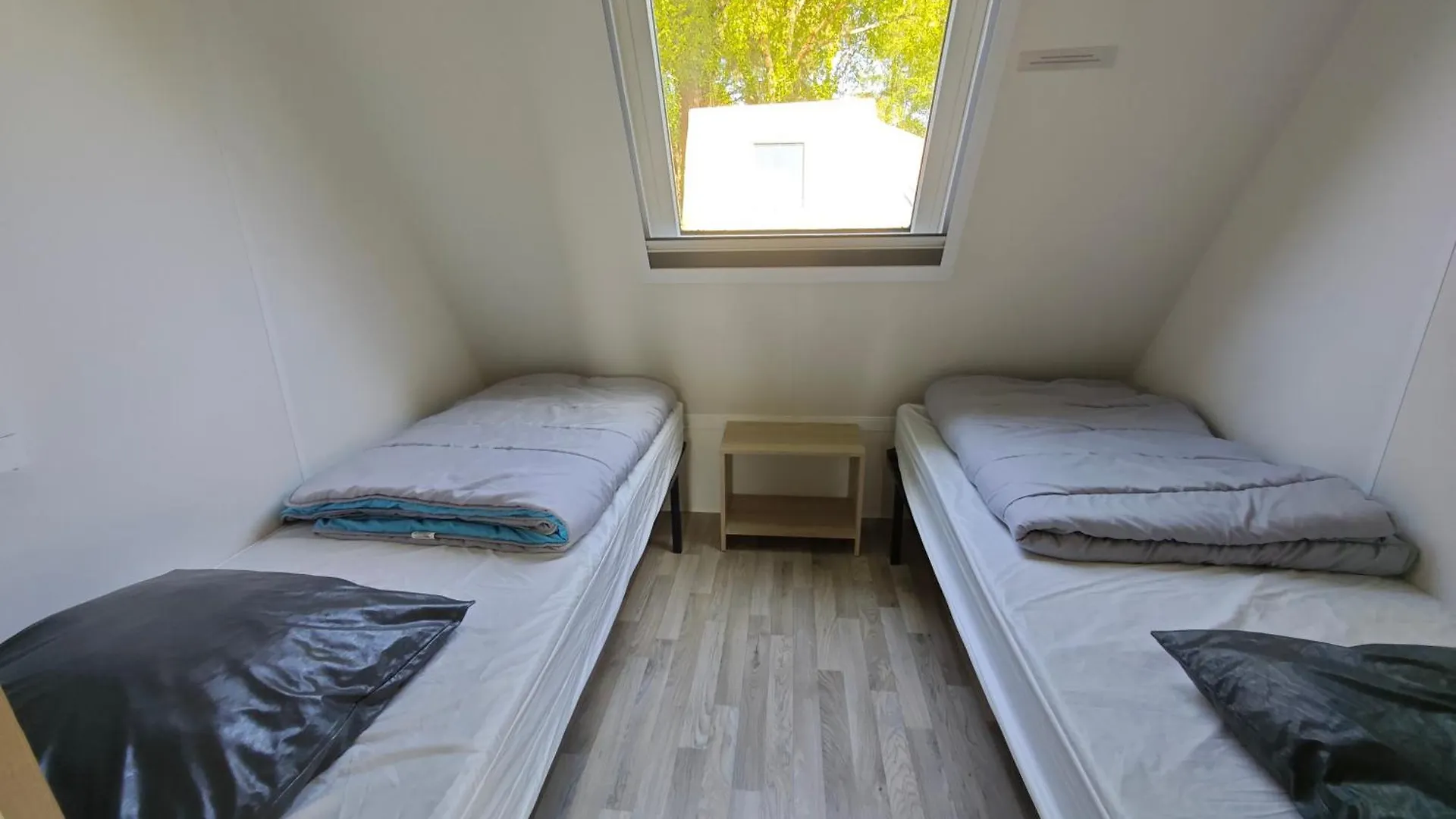 Camping Le Val Aux Fees - Broceliande Concoret 0*,